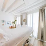 Charming Studio 2P In The Heart Of Paris
